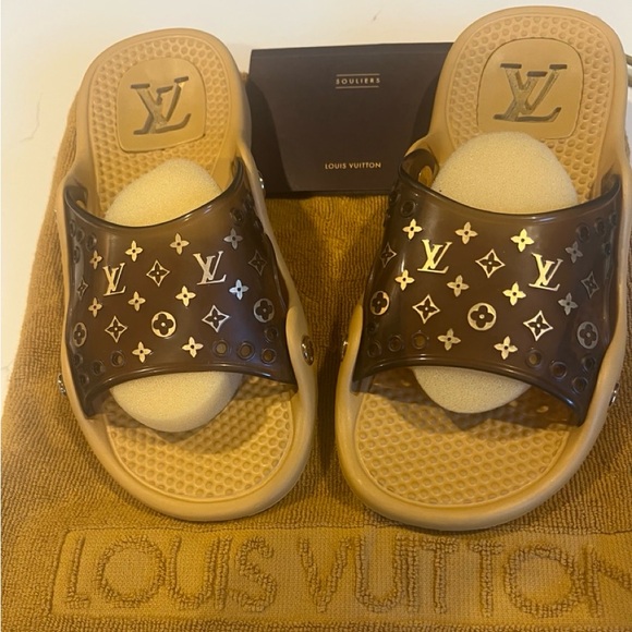 Louis Vuitton, Vintage, pool pillow, monogram Slides. Brown Tan LV 34 4 Sandals. - Picture 9 of 9